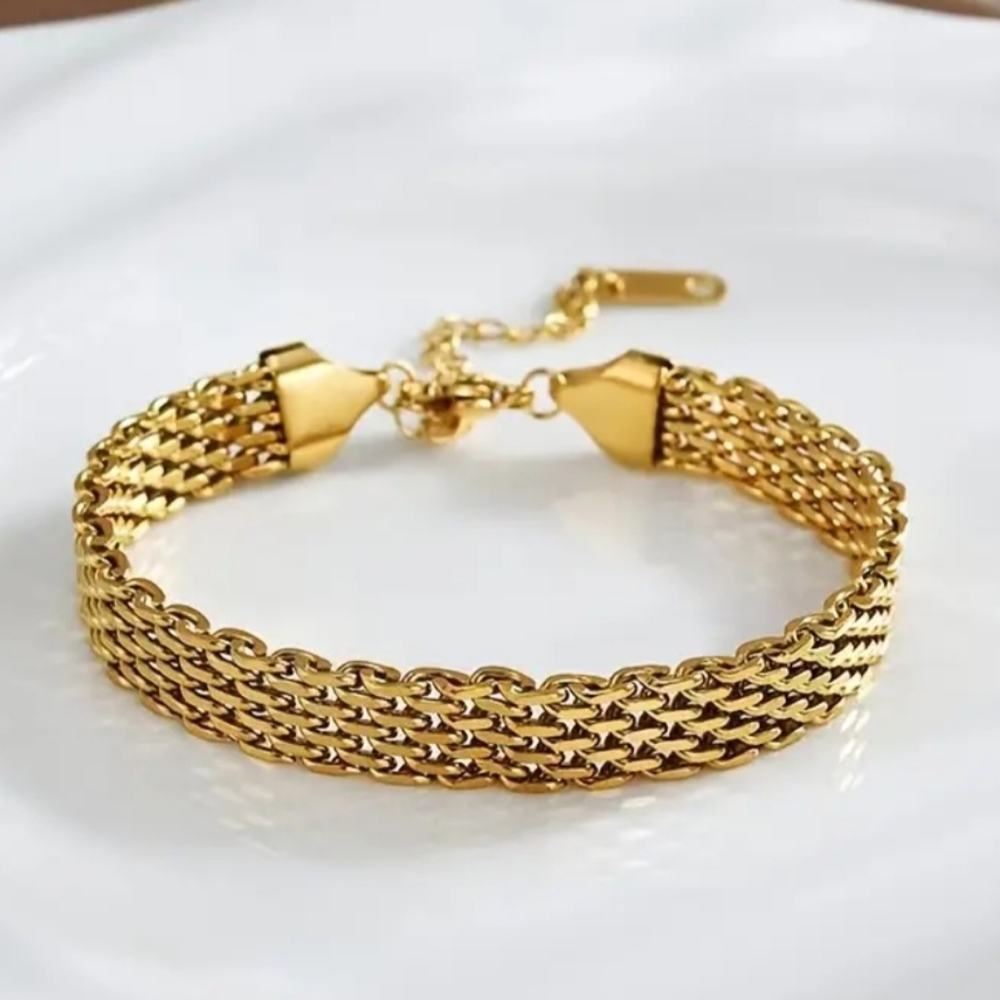 Elegant Gold-Tone Bracelet Set - Picture 5 of 5